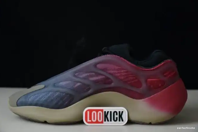 Fade Adidas Yeezy GW1814 700 V3 Carbon 0621